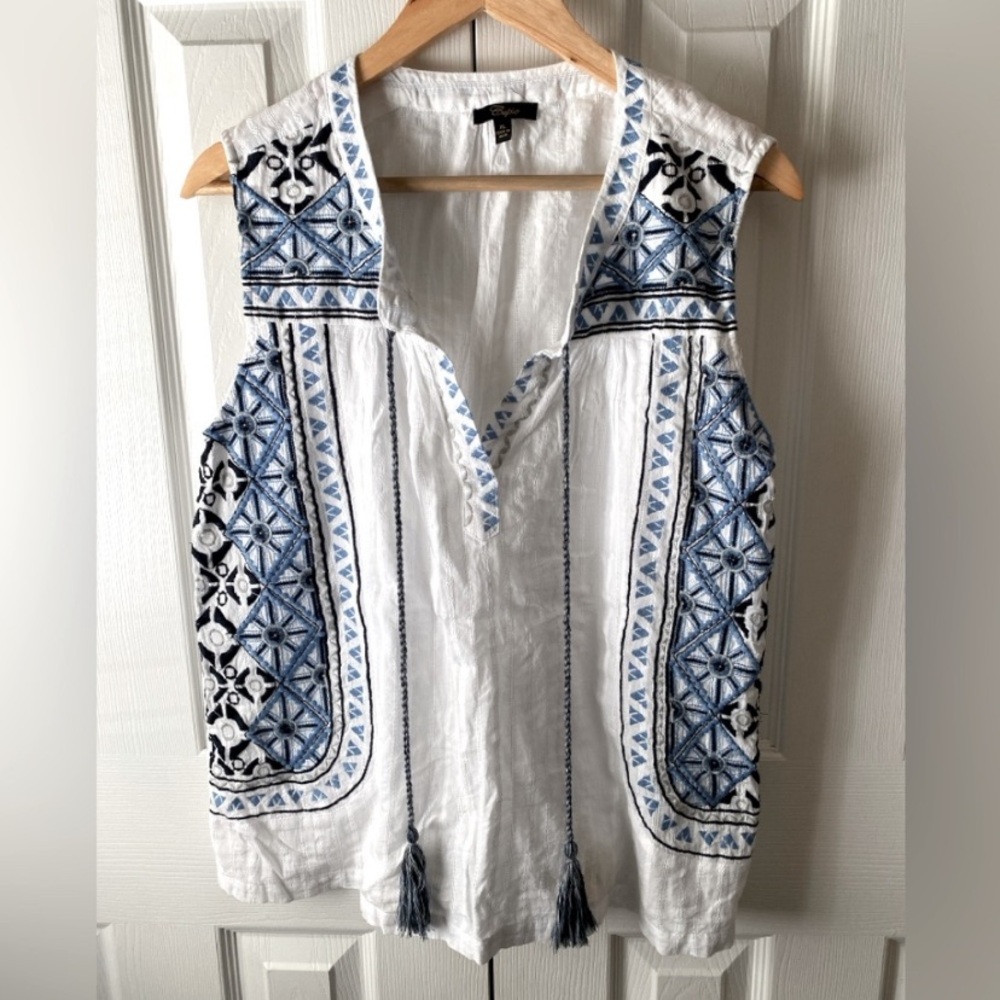 Cupio Embroidered White and Blue Women's Top